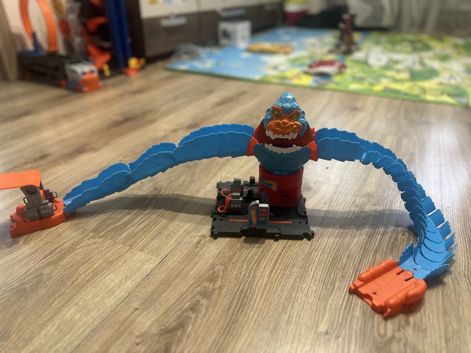 Hot wheels порятунок від горили