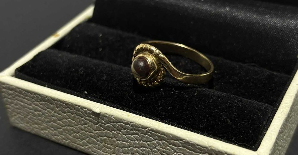 ZŁOTO - pierścionek z kamieniem 585/3,76g R21