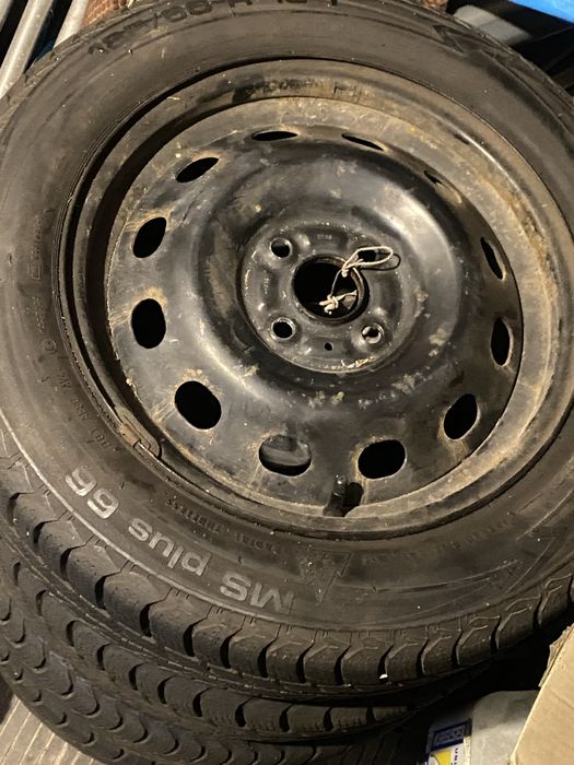 Opony 4 szt zimowe od suzuki slesh