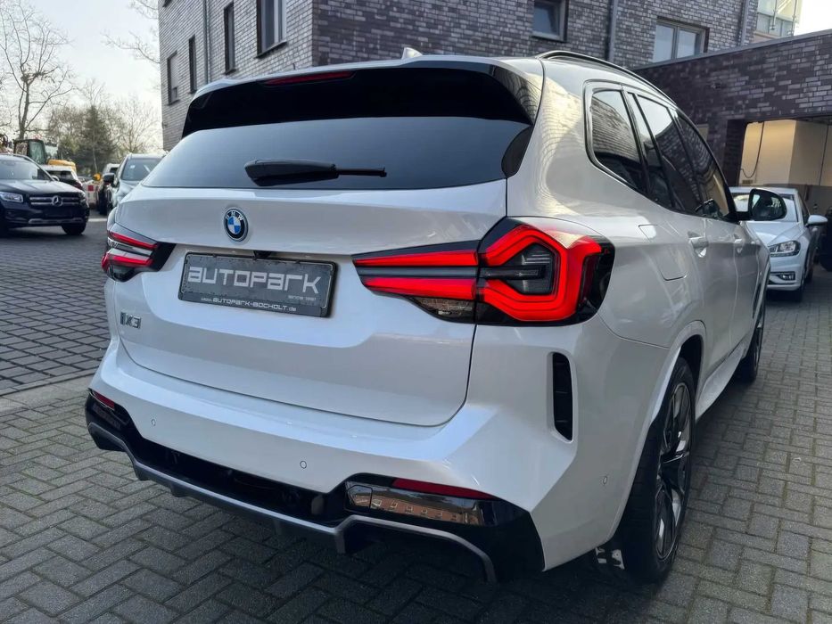 BMW iX3      2023