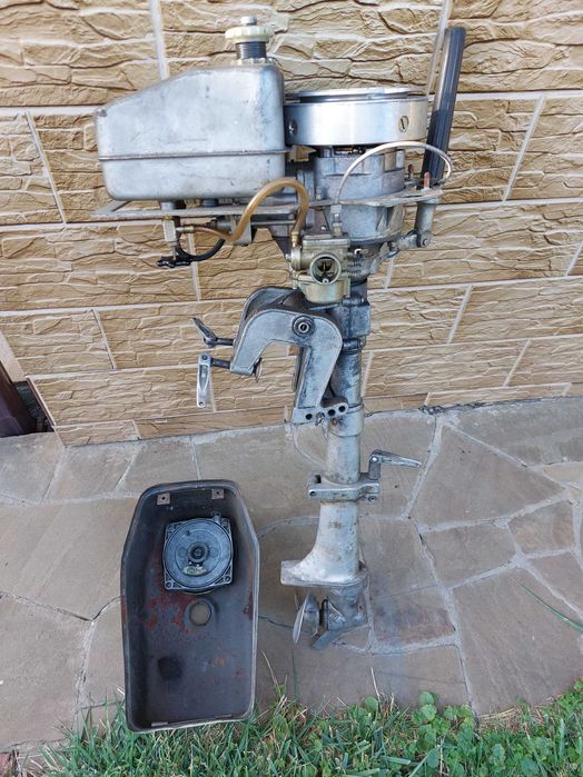 продам підвісний двигун салют