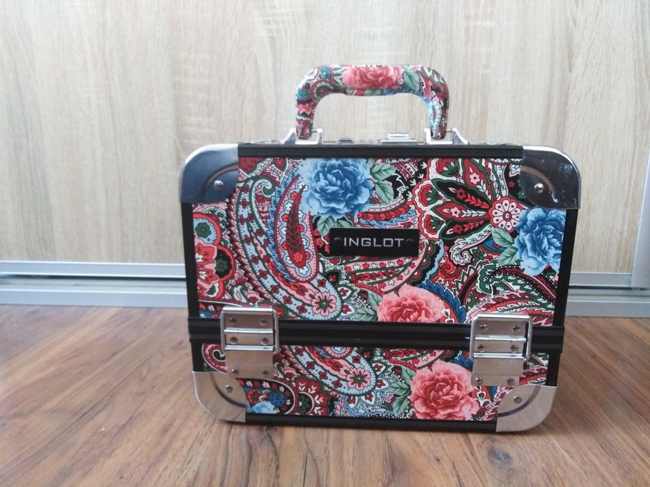 Kuferek na biżuterię Inglot