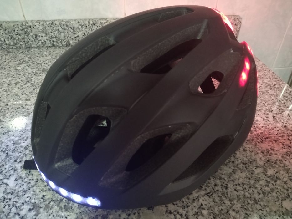 Capacete p/ bicicleta c/ iluminação