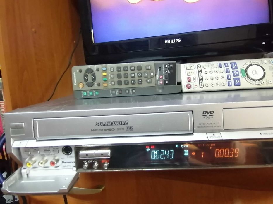 Magnetowid/Nagrywarka VHS/DVD-RW Panasonic DMR-E75V pilot