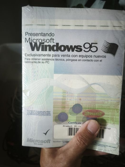 Windows 95 original embalado mas já foi aberto o plástico