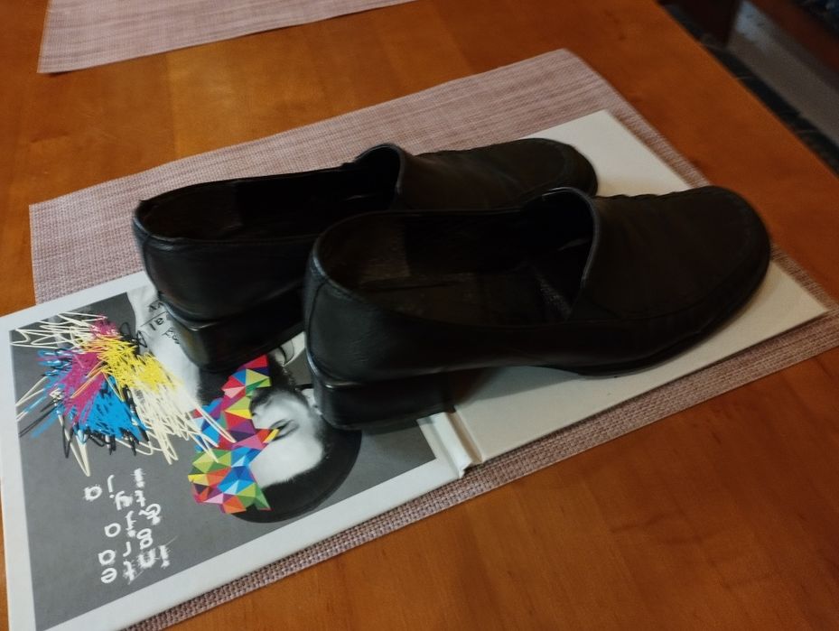 Buty damskie że skóry rozmiar 38 obcas 3 cm
