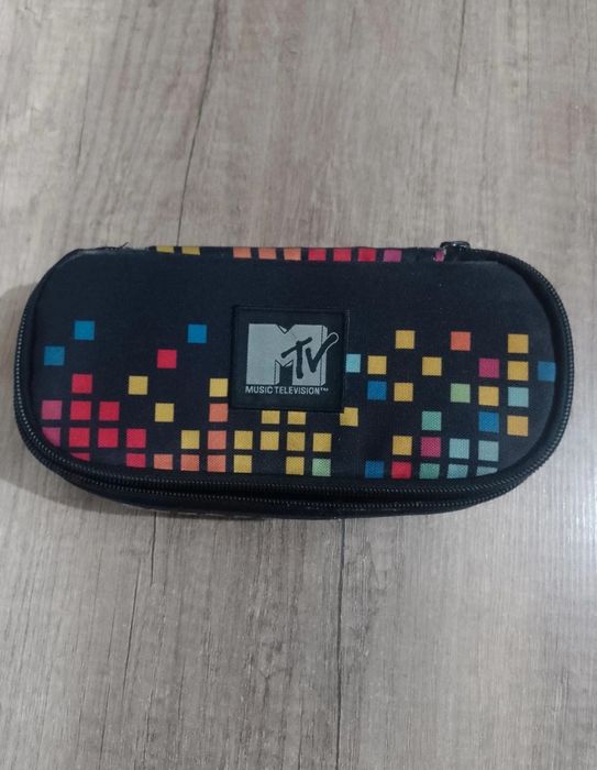 Piórnik szkolny  MTV