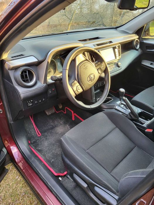 Auto Toyota Rav4. Tel. 515 861 193