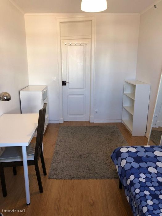 Quarto - localizado em São Sebastião Lisbon