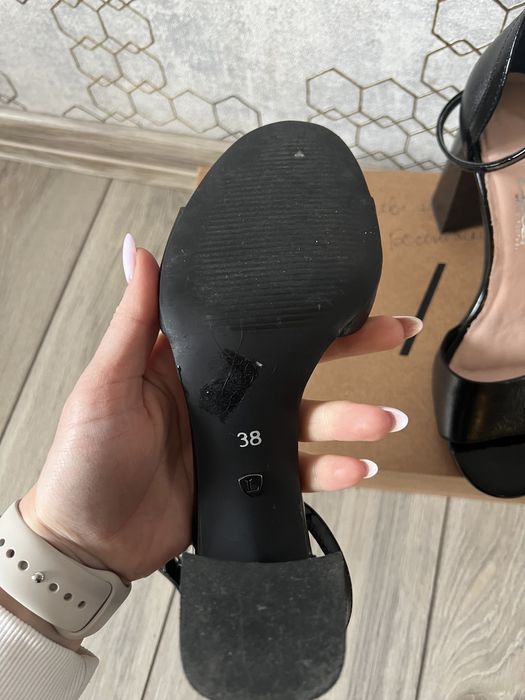 Босоніжки 38 р