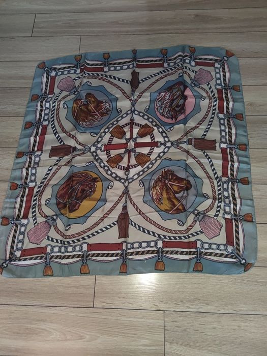 Chusta 82 cm mało używana. Włoska, poliester