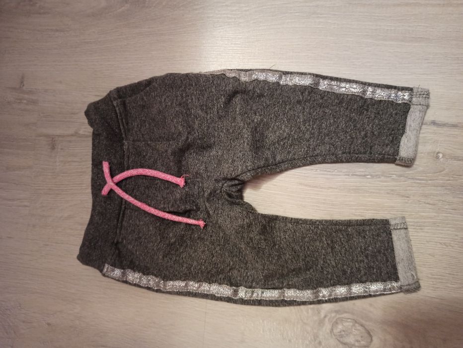 Sprzedam spodnie dresowe r. 74 i 80