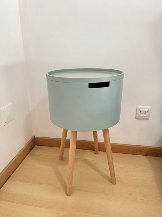 Mesas de cabeceira com tampa