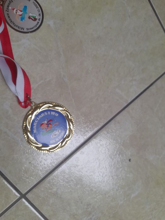 Medale różne zloty srebrny I platyna