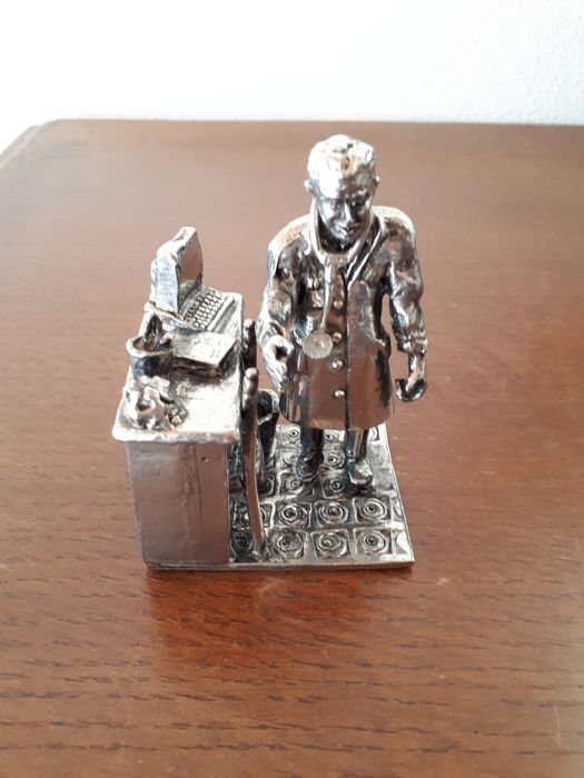 Boneco de estanho 95% profissão médico ou auxiliar