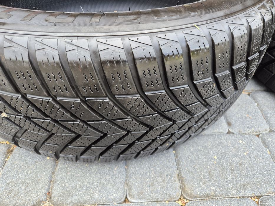 Opony zimowe 17  Infinity Ecozen, dobry stan, 225/55/R17 101V