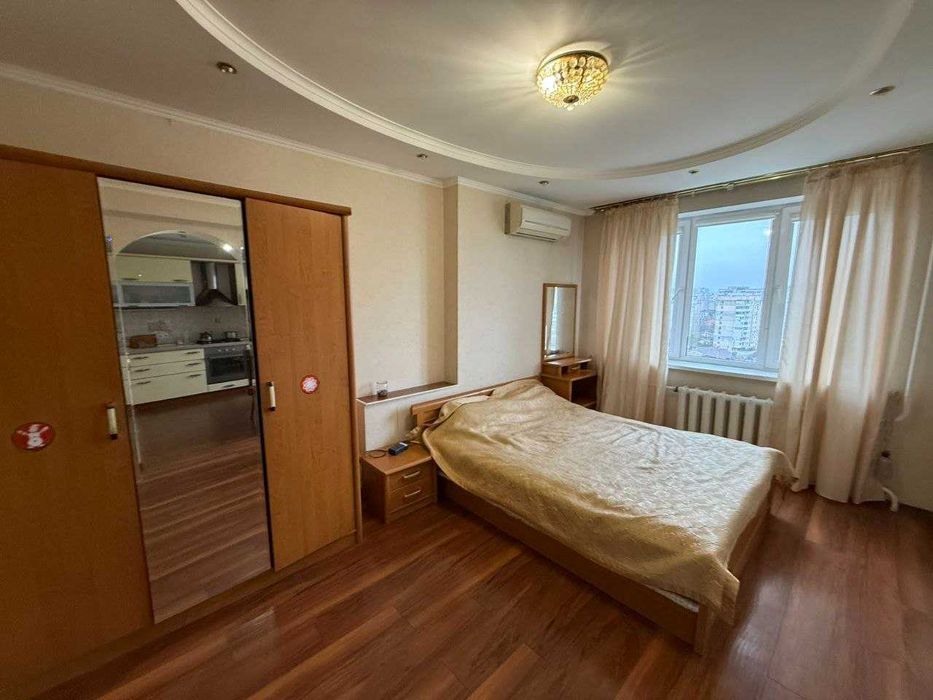 Продам 2-к квартиру 79м2 евроремонт газ новий будинок з червоної цегли Парковая