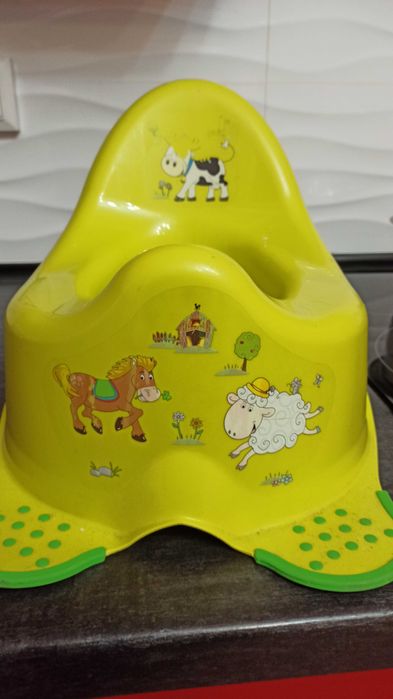 Горшек детский  с спинкой и подножками