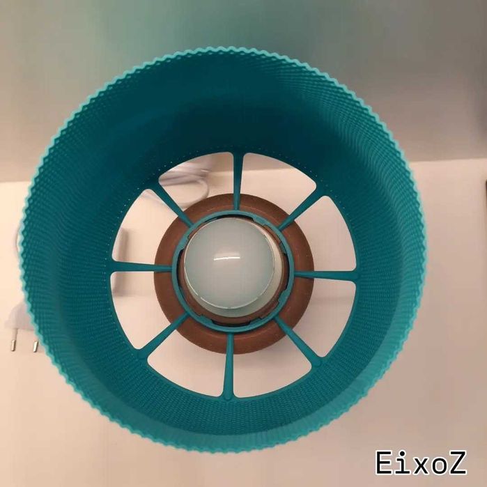 Candeeiro de mesa E27 com Lâmpada LED - NOVO Ref: 002