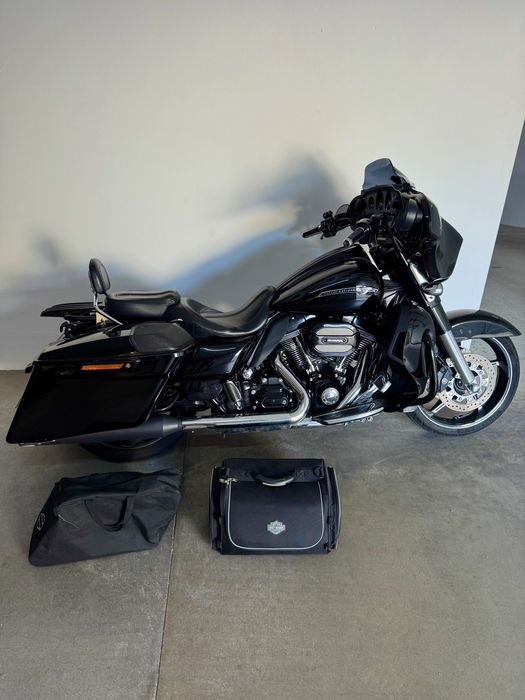 Harley Davidson Street Glide CVO