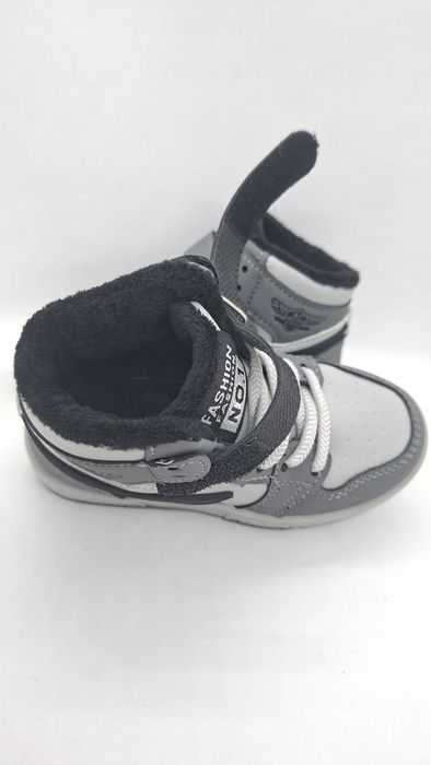 Весняні хайтопи на хлопчика р26-31 на флісі ботинки кросівки високі де