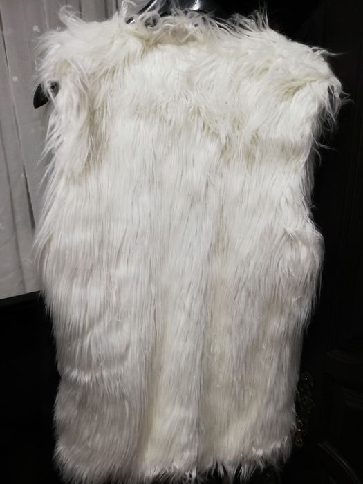 Colete em pelo branco felpudo com colchetes tamanho L /xl