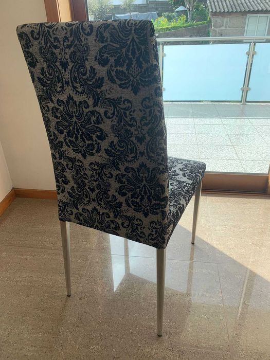 Mesa de vidro e 4 cadeiras