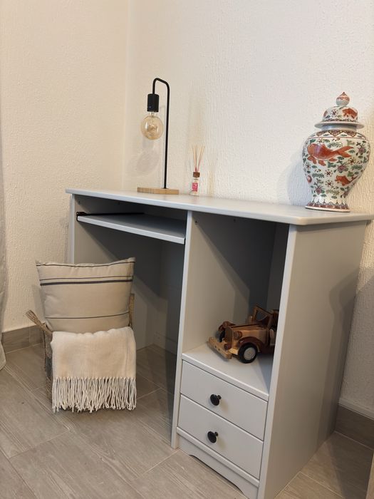 Secretária de madeira