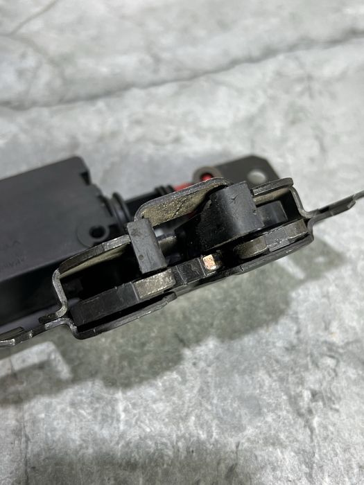 Замок Ляди Кришки Багажника БМВ Е46 Універсал BMW X3 Е83 7057364