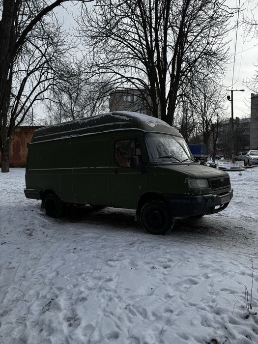 Грузовий Бус на повному ходу