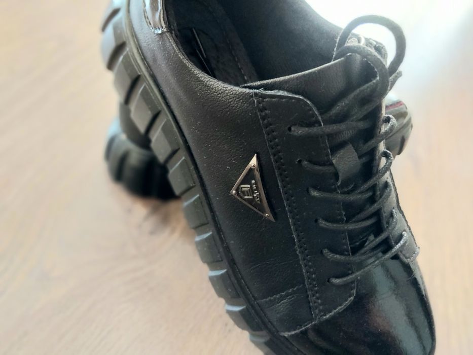 Czarne półbuty skórzane :) Mega wygodne,  r. 39. Polecam :)