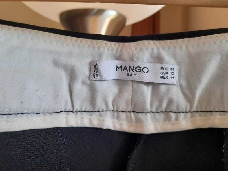 Czarne spodnie marki Mango