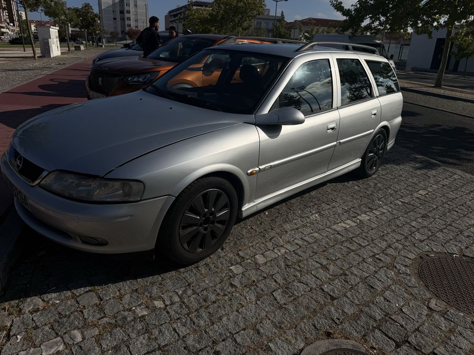 Vendo Vectra B Carrinha motor 2.2 a gasoleo, vendo como de encontra