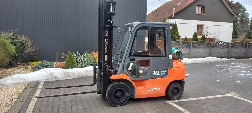 Wózek widłowy toyota 7fgf 2006r