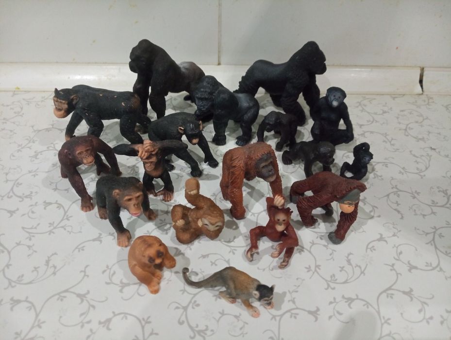 Фігурки та ферми schleich