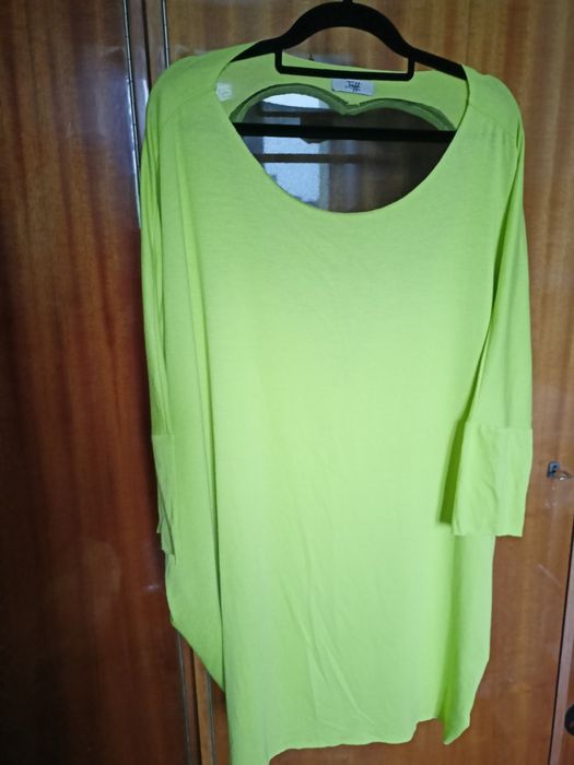 Bluzka neon zielony z sercem na plecach