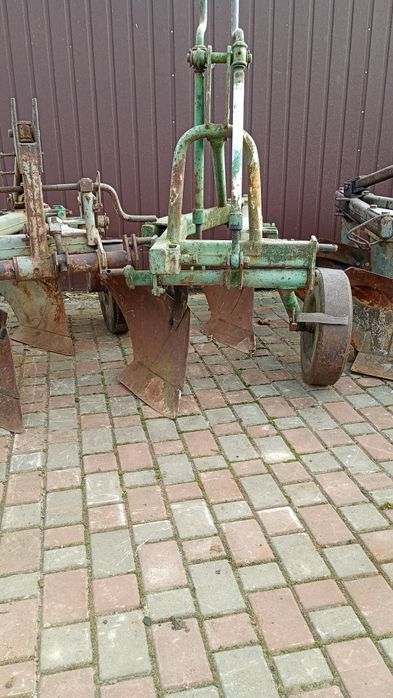 Продам плуги 2по30 3по30-2по30-4по30-4по25-5по25-2по25-3по25