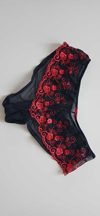 Koronkowe majtki czarno czerwone