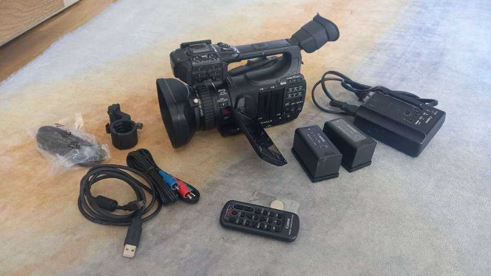 Canon XF100 z obudową podwodną Equinox i akcesoriami.