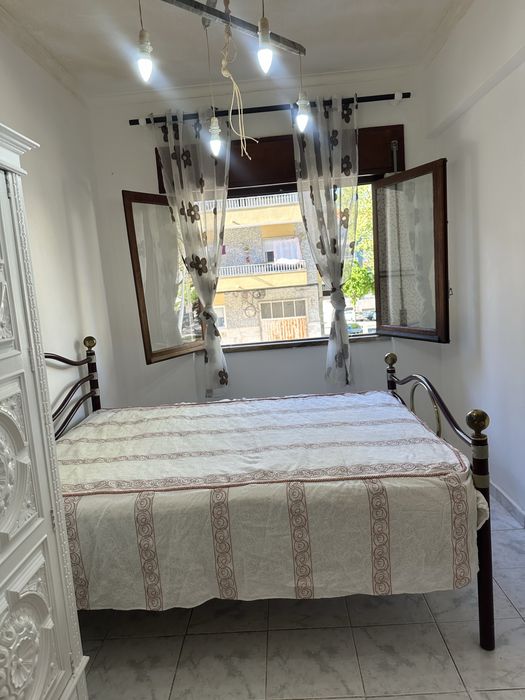 Areenda-se Quarto P casal  - 5 minutos da estaçao de forros de Amora