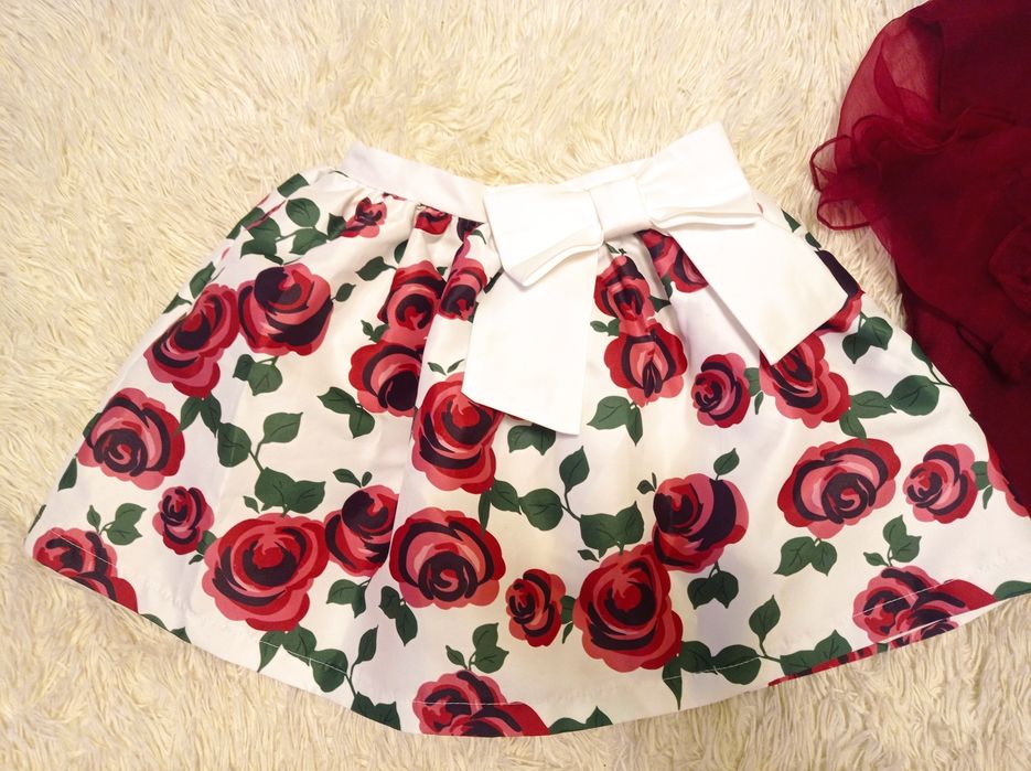 Нарядный, святковий костюм девочке 7-8 лет.