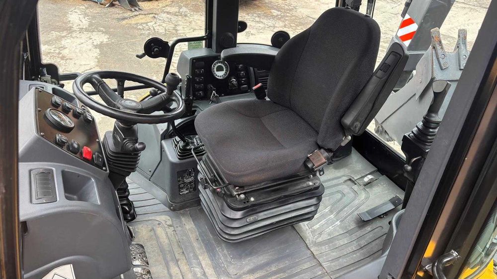 Retroescavadora Mecalac TLB870