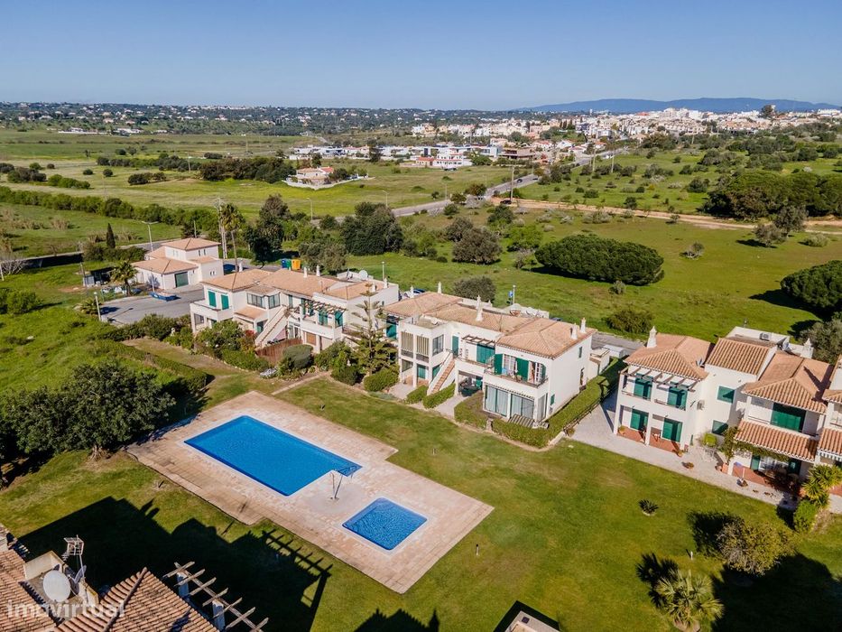 Apartamento T1+1 com Jardim Privativo e Piscina – Cond. " A Vilita"