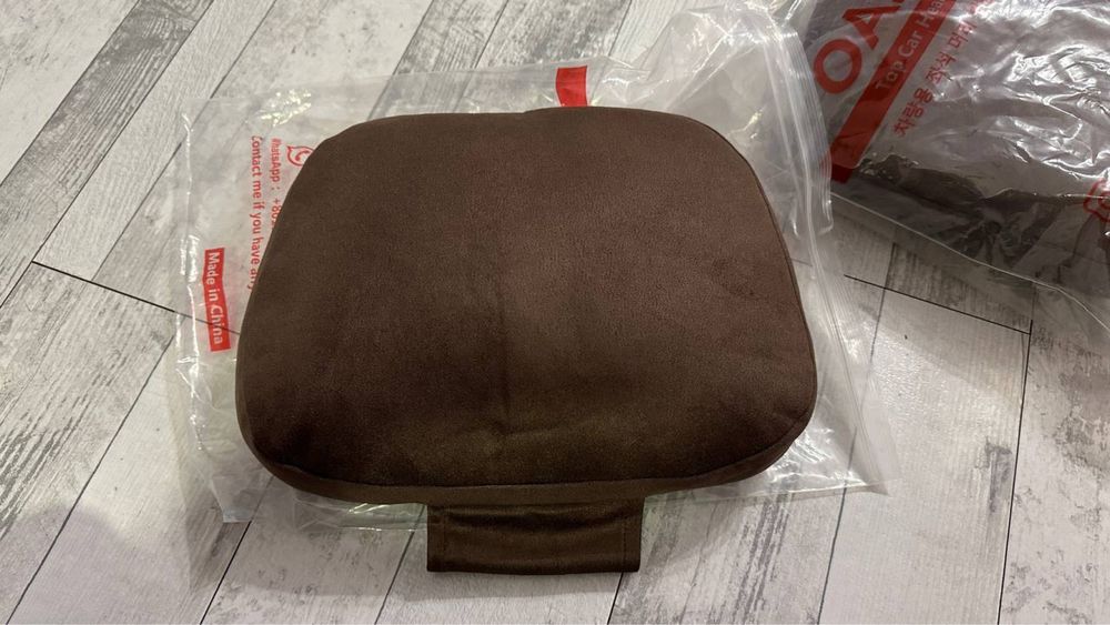 Автомобильный подголовник.