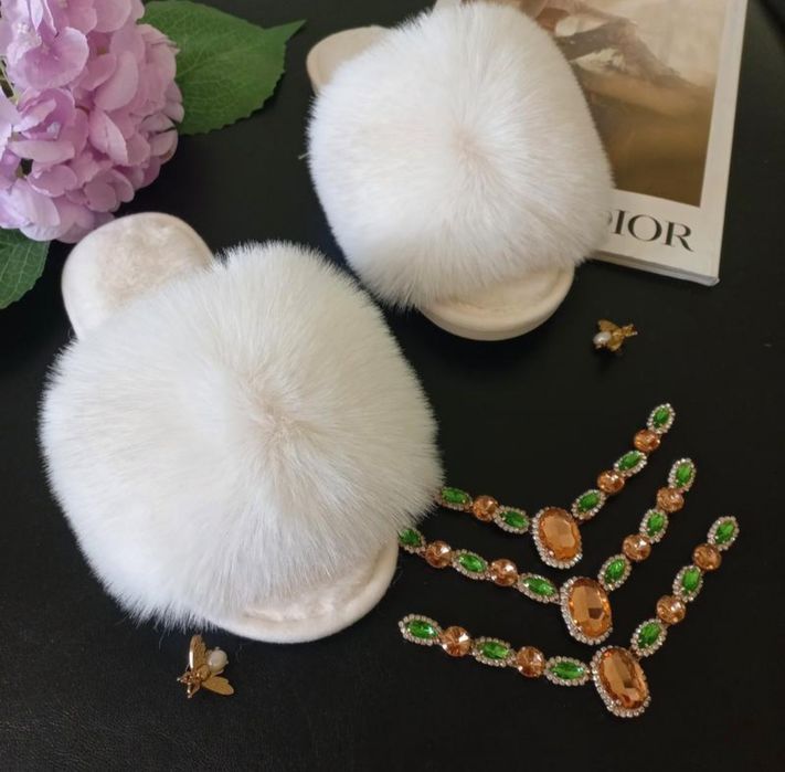 Пушисті жіночі тапочки