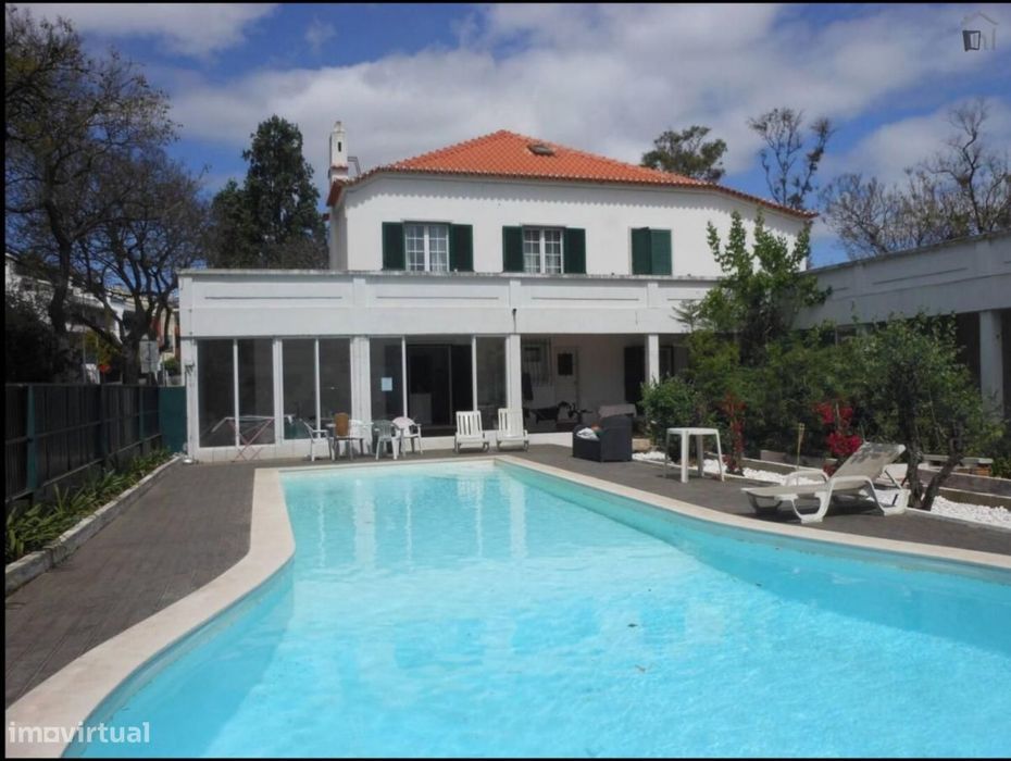 Quarto - localizado em Oeiras Lisbon