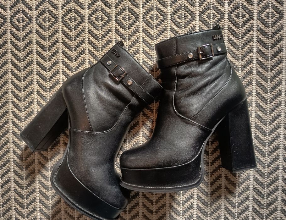 Botas pelo tornozelo da marca Liu Jo tamanho 37