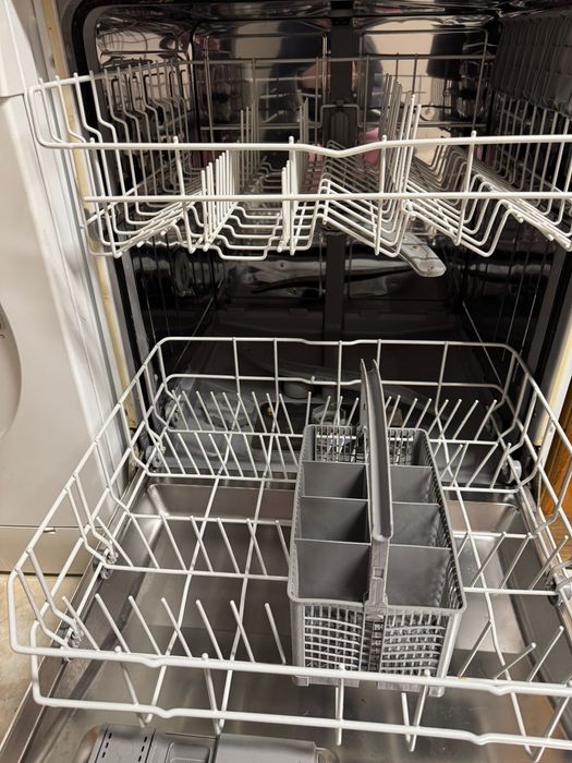 Máquina de lavar a LOIÇA e máquina de lavar a ROUPA