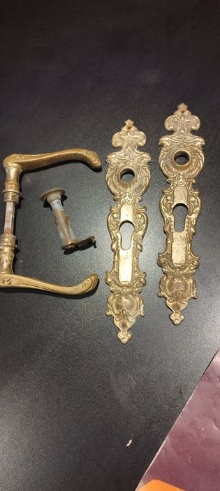 Klamki mosiężne i Judasz