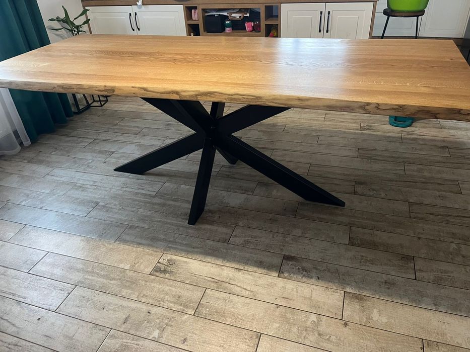 Stół do jadalni Lite drewno Orzech Włoski z Żywicą Epoksyd.
